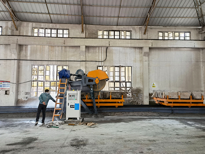 路沿石雙臺(tái)車分片機(jī)